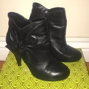 Sale💞 Gianni Binni Leather Booties w/ bow